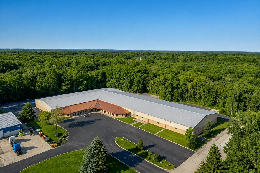 10505 Plaza Dr, Whitmore Lake, MI à louer - Photo du bâtiment - Image 3 de 6