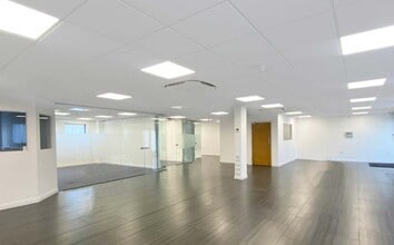 Station Rd, Reading for lease Interior Photo- Image 1 of 2