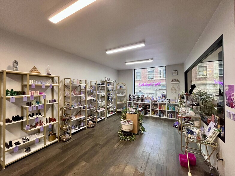 548 50th Ave, Long Island City, NY à louer - Photo du bâtiment - Image 2 de 9