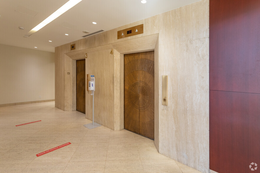 601 W Broadway, Vancouver, BC for lease - Lobby - Image 2 of 7