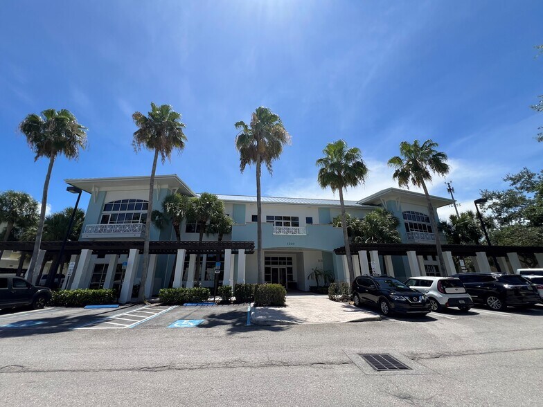 1200 University Blvd, Jupiter, FL à louer - Photo du bâtiment - Image 1 de 17