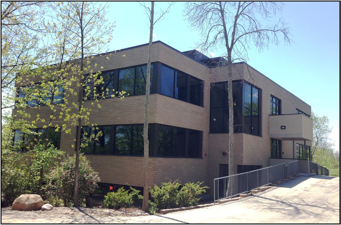 9875 S Franklin Dr, Franklin, WI for lease Building Photo- Image 1 of 2