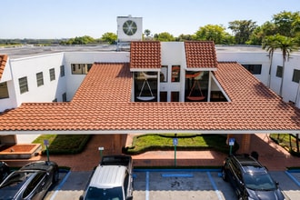 5979 NW 151st St, Miami Lakes, FL à louer Photo intérieure- Image 2 de 16