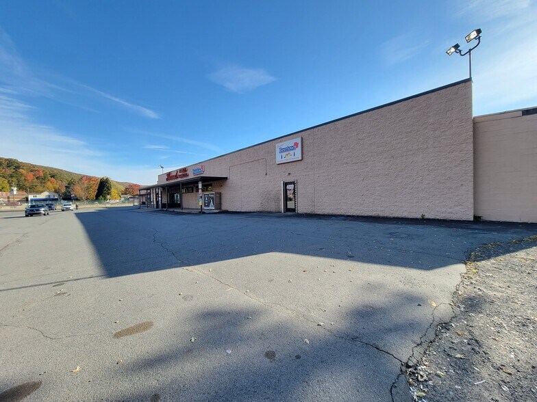 5 Mountain Mall, Shickshinny, PA for sale - Building Photo - Image 2 of 6