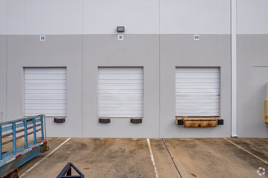 11711 Clay Rd, Houston, TX à louer - Photo du bâtiment - Image 3 de 7