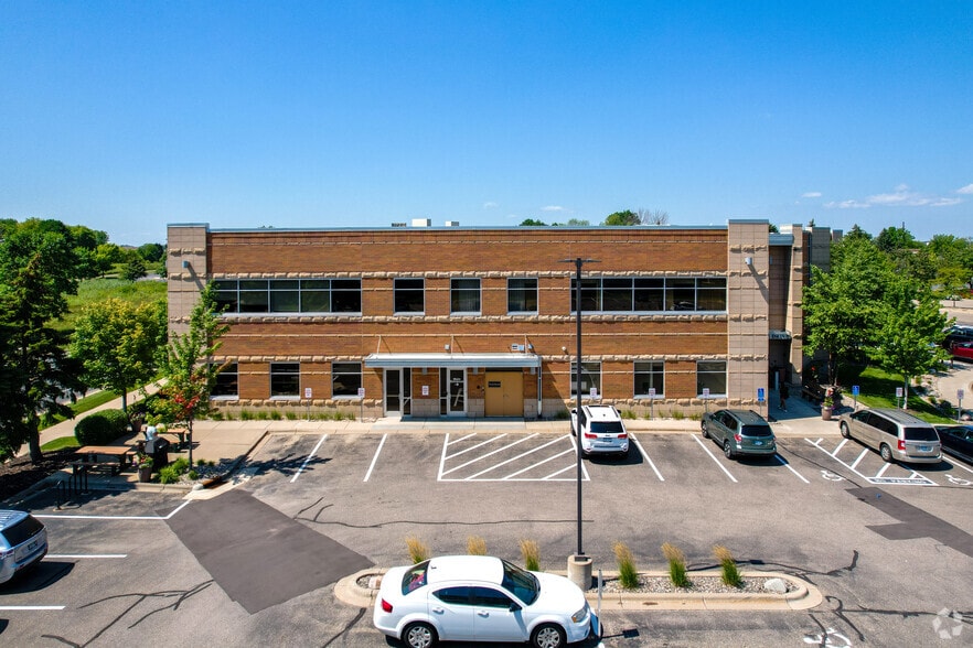 1215 Town Centre Dr, Eagan, MN à louer - Photo du bâtiment - Image 3 de 4