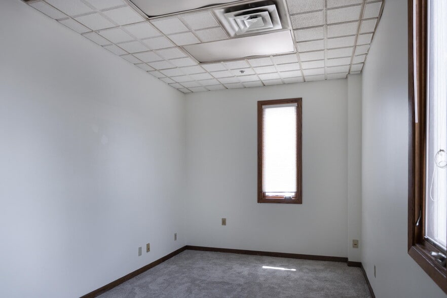 321 NE Wilson St, Minneapolis, MN for lease - Interior Photo - Image 3 of 19