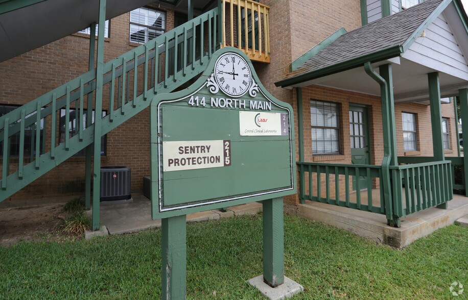 414 N Main St, Euless, TX à louer - Photo du bâtiment - Image 3 de 4