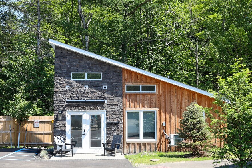 6881 NY-242, Ellicottville, NY à vendre - Photo du bâtiment - Image 3 de 50
