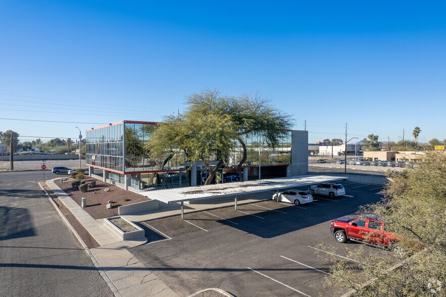 4067 E Grant Rd, Tucson, AZ à louer - Photo du bâtiment - Image 3 de 8