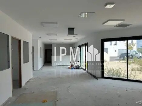 Retail in Lançon-Provence for lease - Interior Photo - Image 2 of 4
