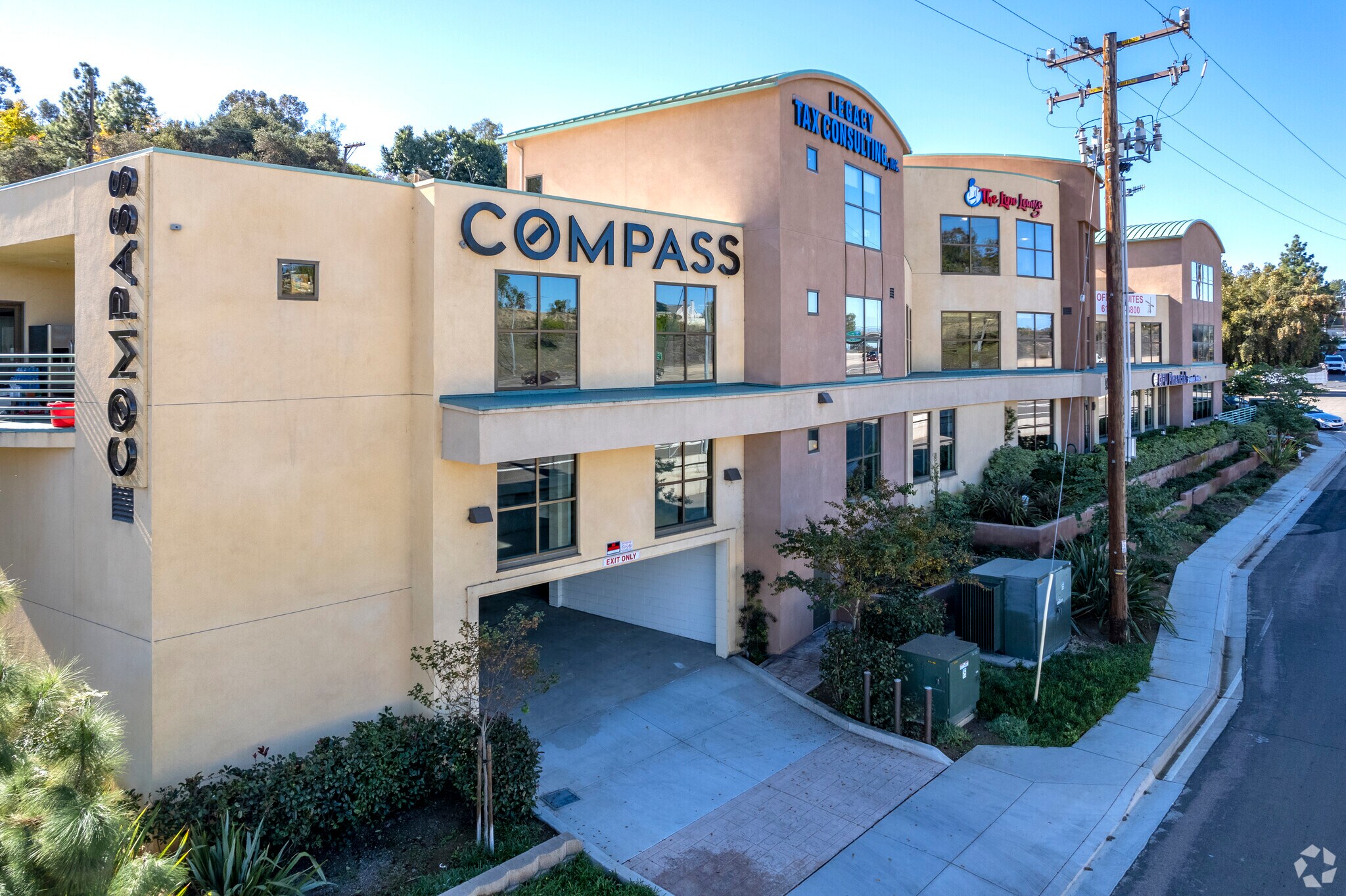 9400 Grossmont Summit Dr, La Mesa, CA à louer Photo du bâtiment- Image 1 de 6