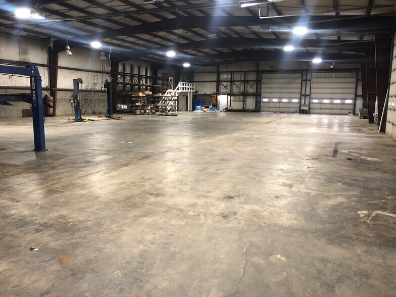 119 Elizabeth Pike, Mineral Wells, WV à louer - Photo du bâtiment - Image 3 de 11