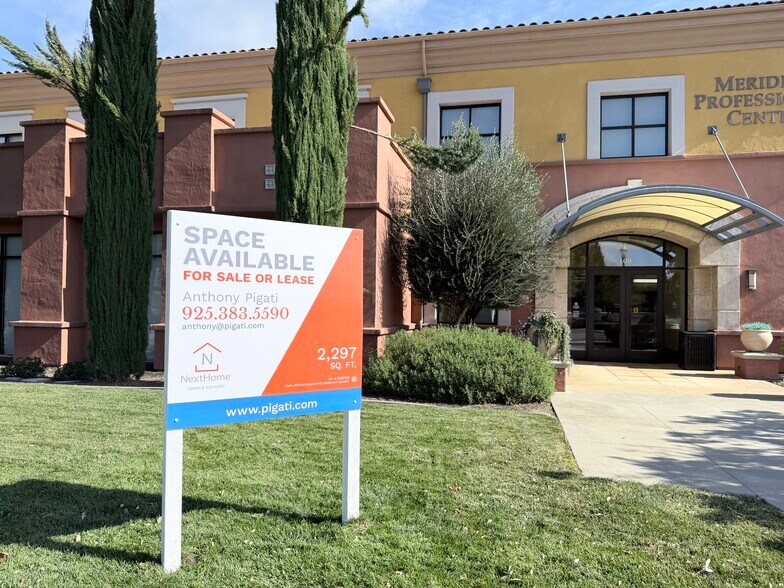 100 Cortona Way, Brentwood, CA à vendre - Photo du bâtiment - Image 2 de 8