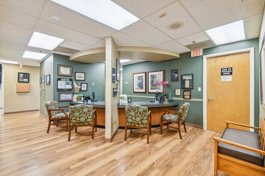 1879 Nightingale Ln, Tavares, FL à louer - Photo du bâtiment - Image 3 de 12