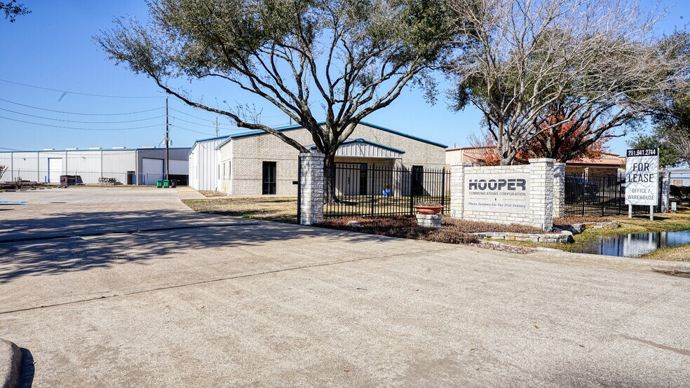 5335 Brystone Dr, Houston, TX à louer - Photo principale - Image 1 de 19