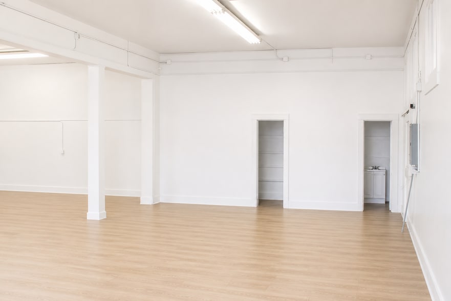 10875 Venice Blvd, Los Angeles, CA for lease - Building Photo - Image 3 of 6