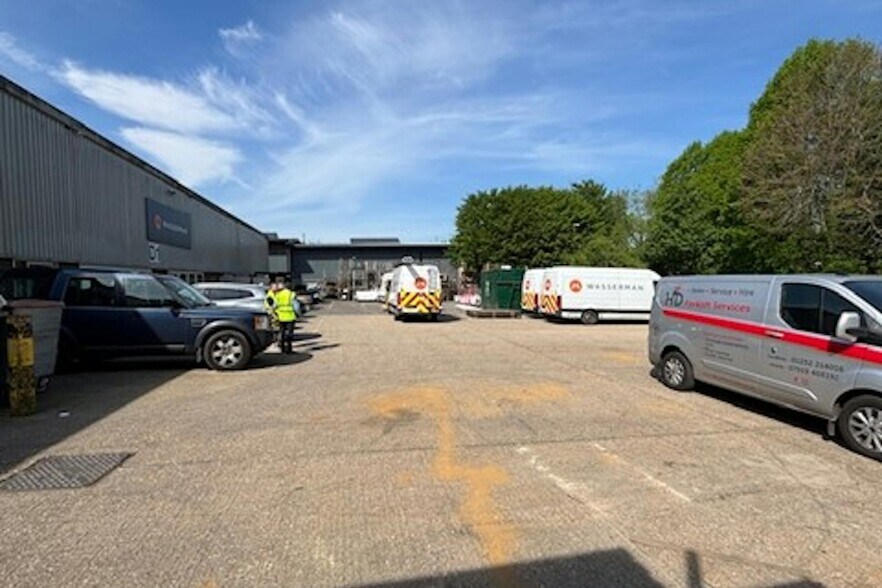 Grafton Way, Basingstoke à louer - Photo du bâtiment - Image 3 de 4