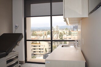 433 N Camden Dr, Beverly Hills, CA for lease Interior Photo- Image 2 of 20