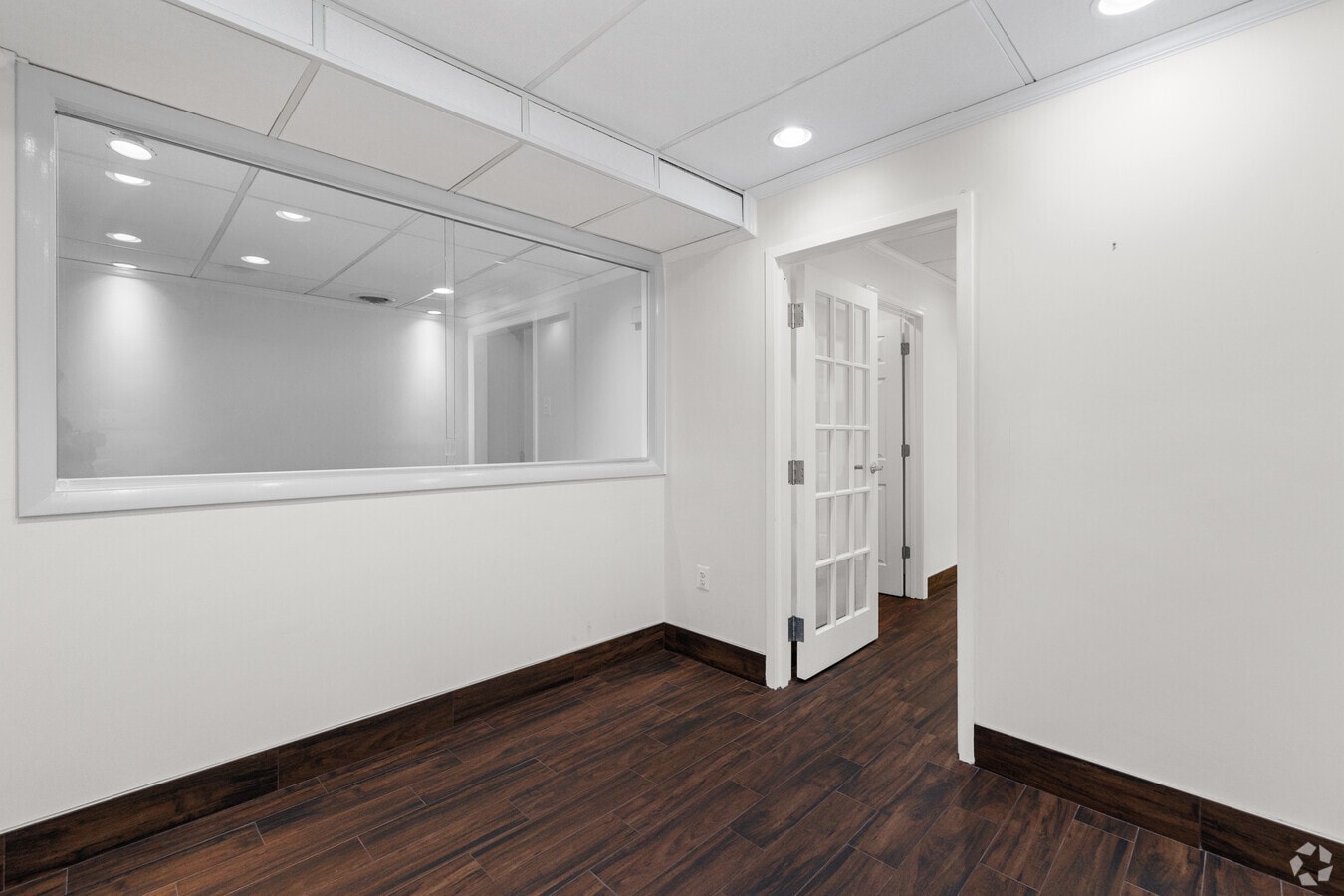 410 Maple Ave W, Vienna, VA 22180 - Unité 7 -  - Photo intérieure - Image 2 of 16