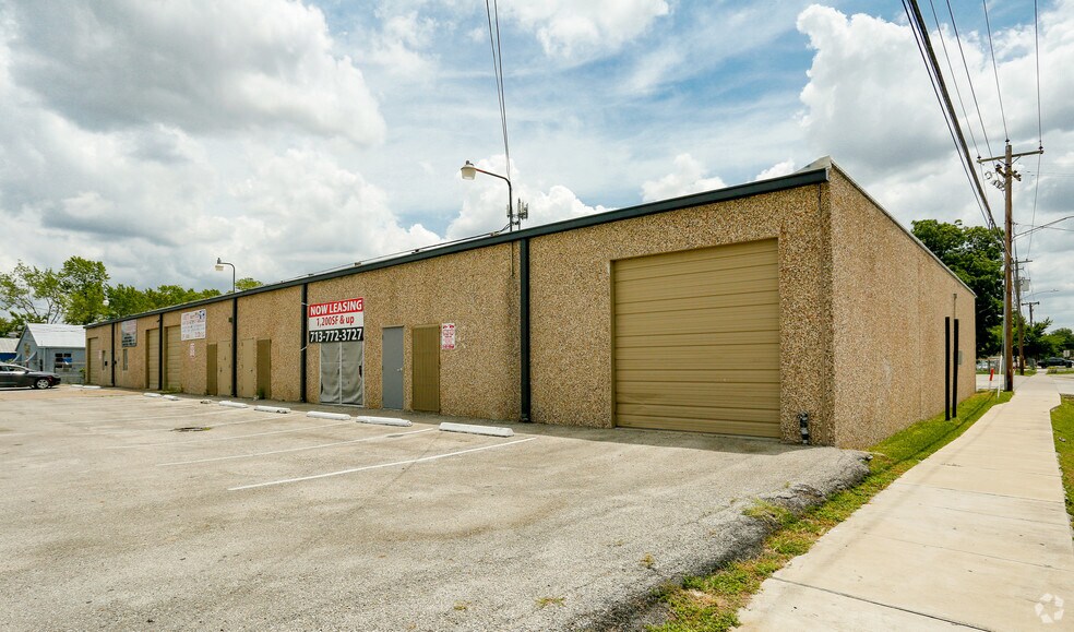 5628-5630 Edgemoor Dr, Houston, TX for lease - Primary Photo - Image 2 of 6