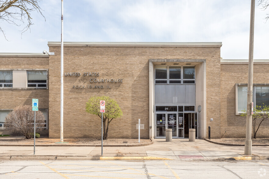 211 19th St, Rock Island, IL for lease - Building Photo - Image 2 of 4