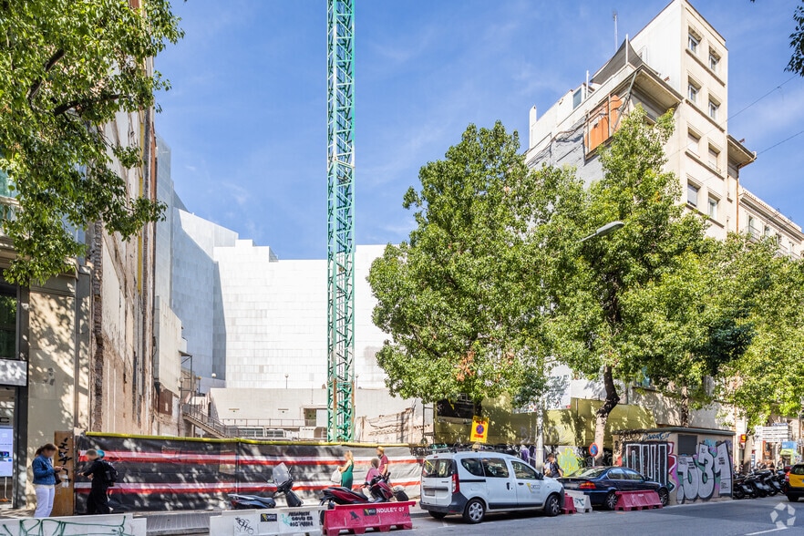 Carrer de Fontanella, 9, Barcelone, Barcelona à louer - Photo du bâtiment - Image 3 de 5