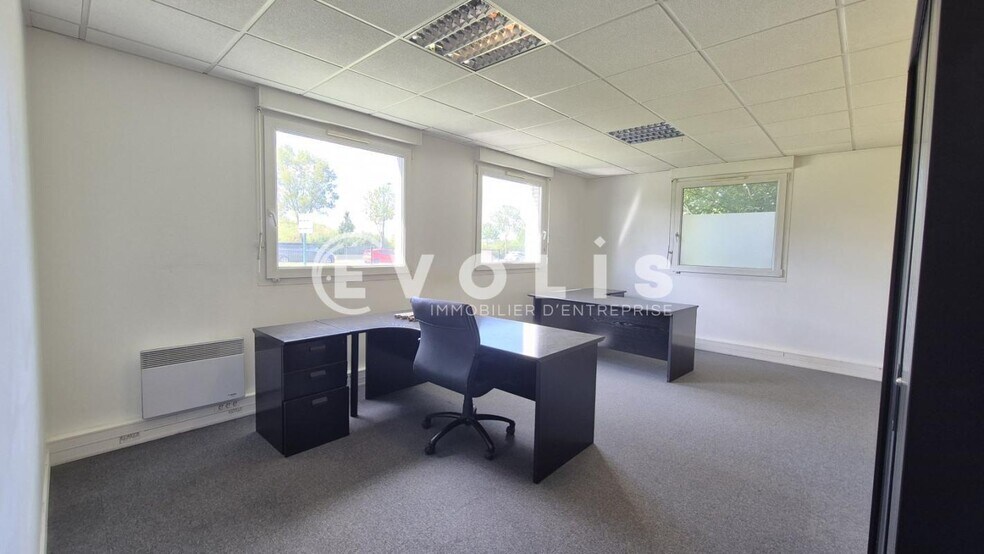 Office in Magny-le-Hongre for lease - Interior Photo - Image 2 of 7
