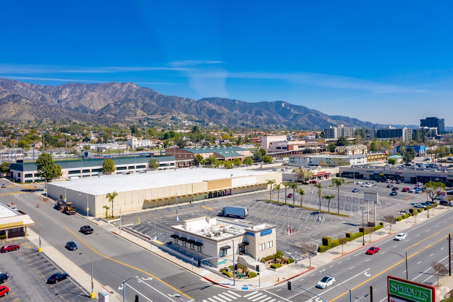 923-1000 N San Fernando Blvd, Burbank, CA for lease - Building Photo - Image 2 of 2
