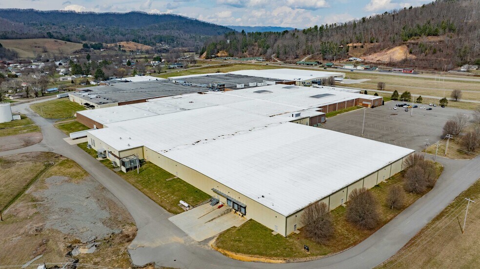 3916 US-421 South Hwy, Mountain City, TN à vendre - Photo du bâtiment - Image 2 de 5