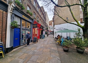 12 Lambs Conduit Passage, Londres à louer Photo du bâtiment- Image 2 de 5