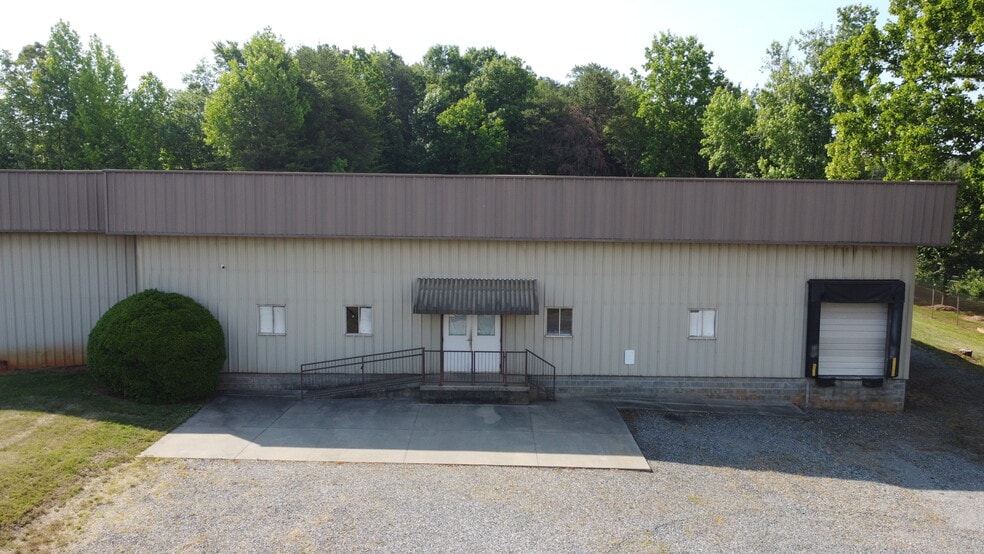 2460 Davie Ave, Statesville, NC for lease - Building Photo - Image 3 of 7
