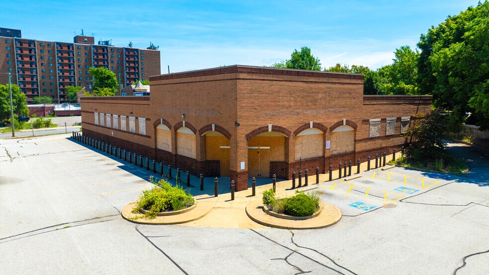 10502 St Clair Ave, Cleveland, OH à louer - Photo du bâtiment - Image 1 de 17
