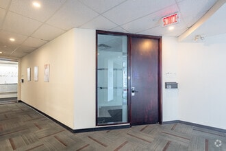 50 Rue Saint-Charles O, Longueuil, QC for lease Interior Photo- Image 1 of 5