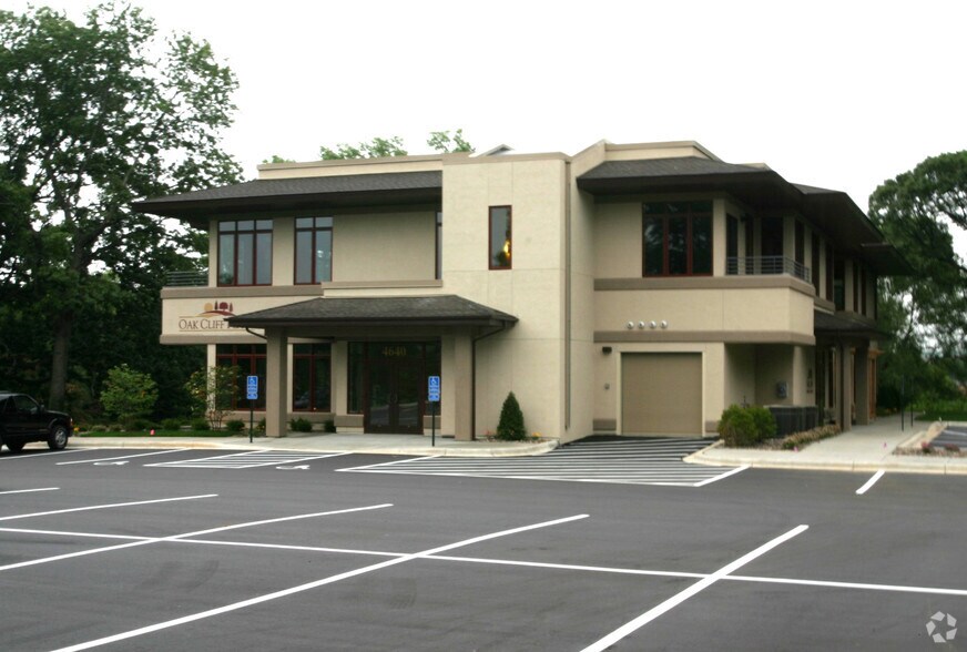 4640 Nicols Rd, Eagan, MN à vendre - Photo du bâtiment - Image 2 de 28