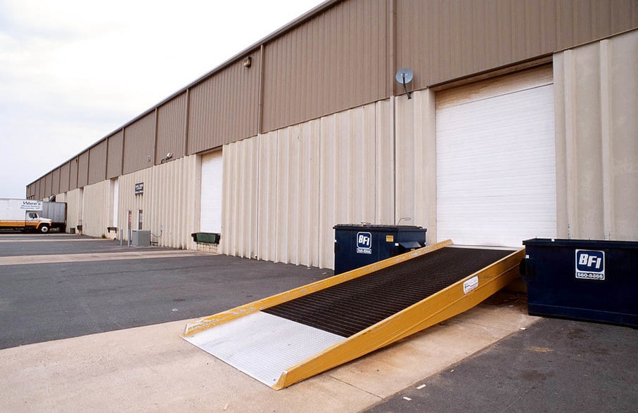 10902-10904 Carolina Dr, Manassas, VA for lease - Building Photo - Image 2 of 12