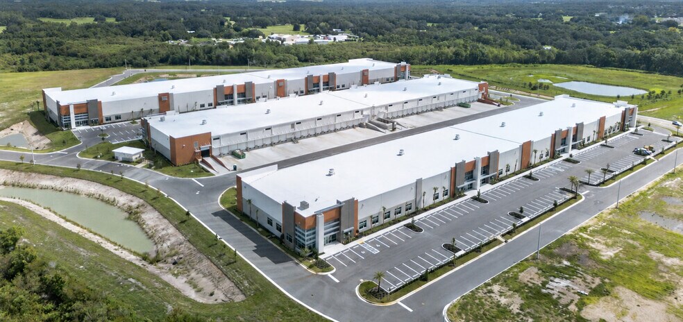 11600 Trade Park Way, San Antonio, FL à louer - Photo du bâtiment - Image 1 de 12