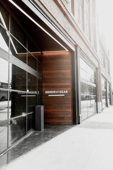 2211-2215 Commerce St, Dallas, TX for lease - Building Photo - Image 2 of 8