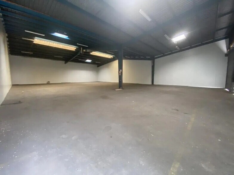 Industrial in Sotteville-lès-Rouen for lease - Building Photo - Image 2 of 3