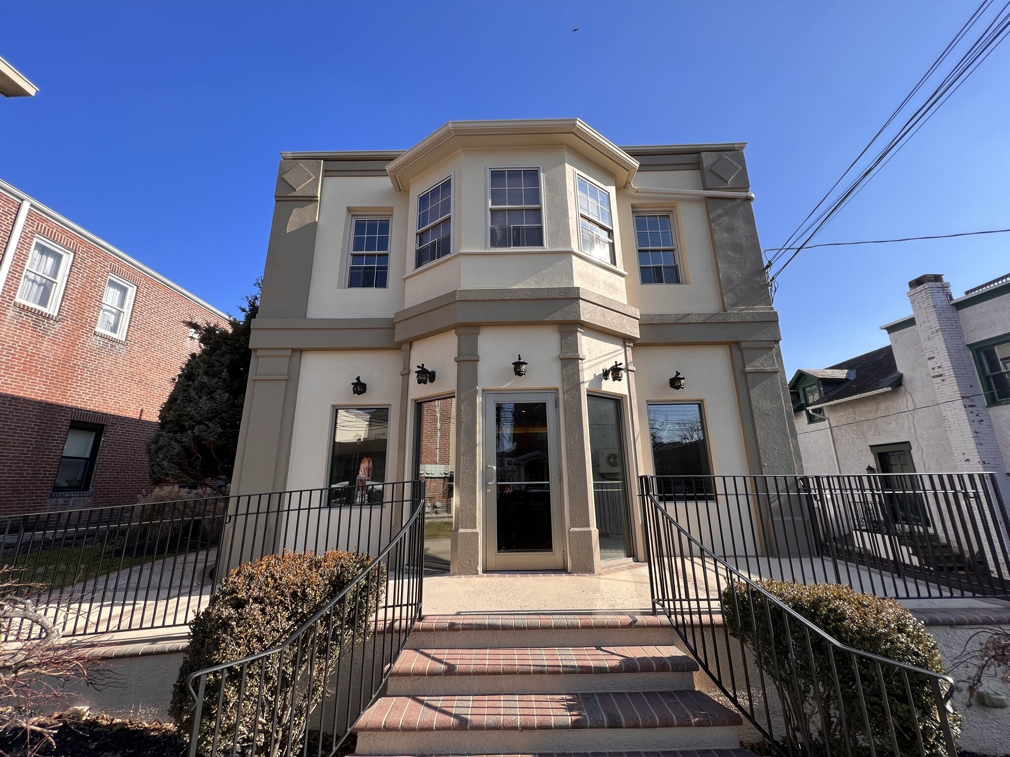 335 E Main St/ 33 E 3rd Ave portefeuille de 2 propriétés à vendre sur LoopNet.ca Photo principale- Image 1 de 33