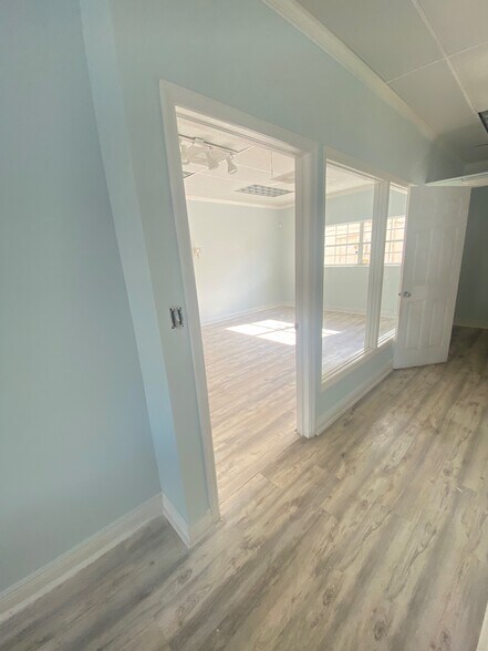 2080 6th Ave, Vero Beach, FL à louer - Photo intérieure - Image 3 de 17