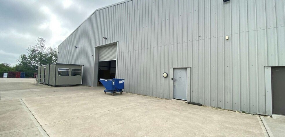 Store 1, Bourne Enterprise Park, Tunnel Bank, Bourne à louer - Photo du bâtiment - Image 2 de 5