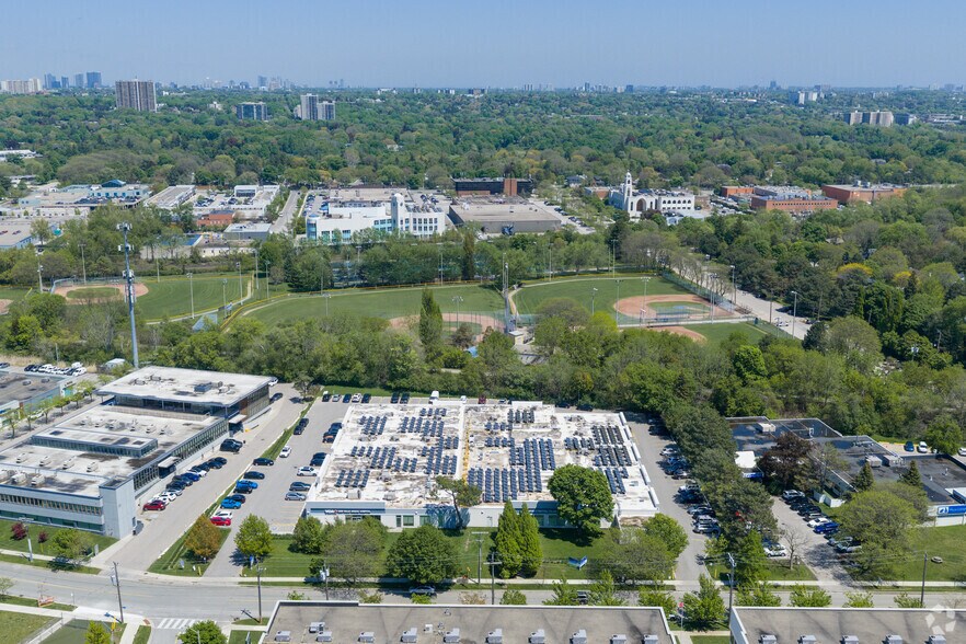 25 Scarsdale Rd, Toronto, ON à louer - Aérien - Image 3 de 3