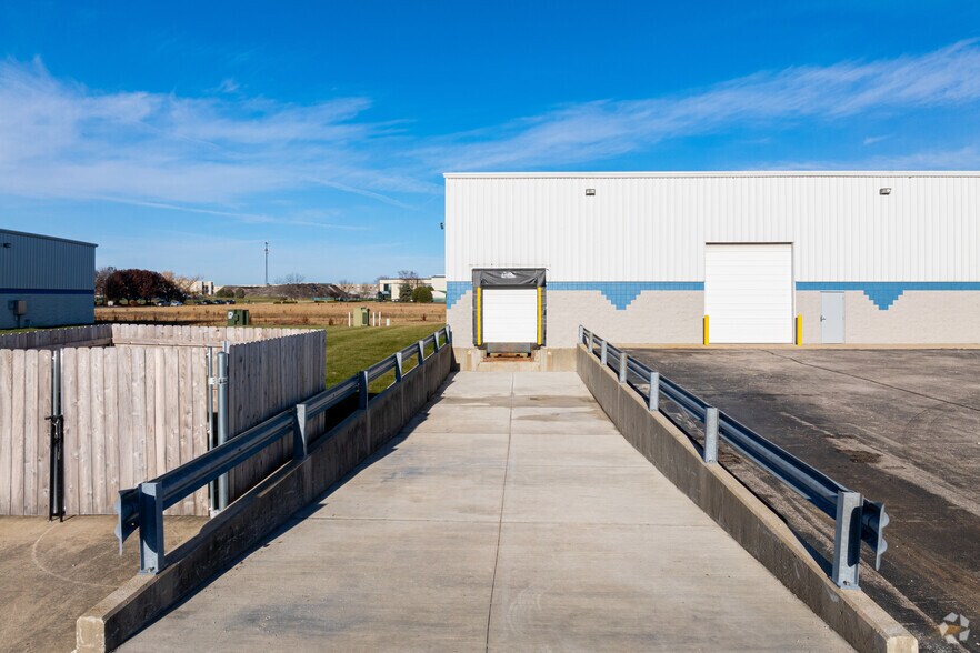 4036 Perry Blvd, Whitestown, IN à louer - Photo du bâtiment - Image 2 de 20