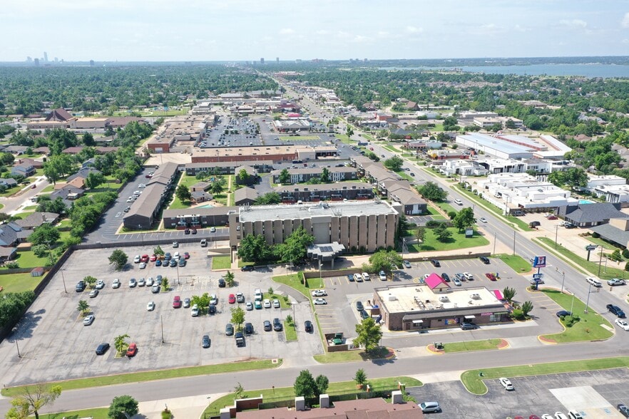 11212 N May Ave, Oklahoma City, OK for lease - Building Photo - Image 2 of 5