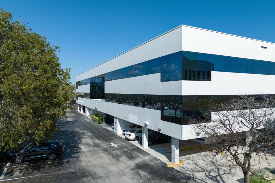 3696 N Federal Hwy, Fort Lauderdale, FL à louer - Photo du bâtiment - Image 3 de 9