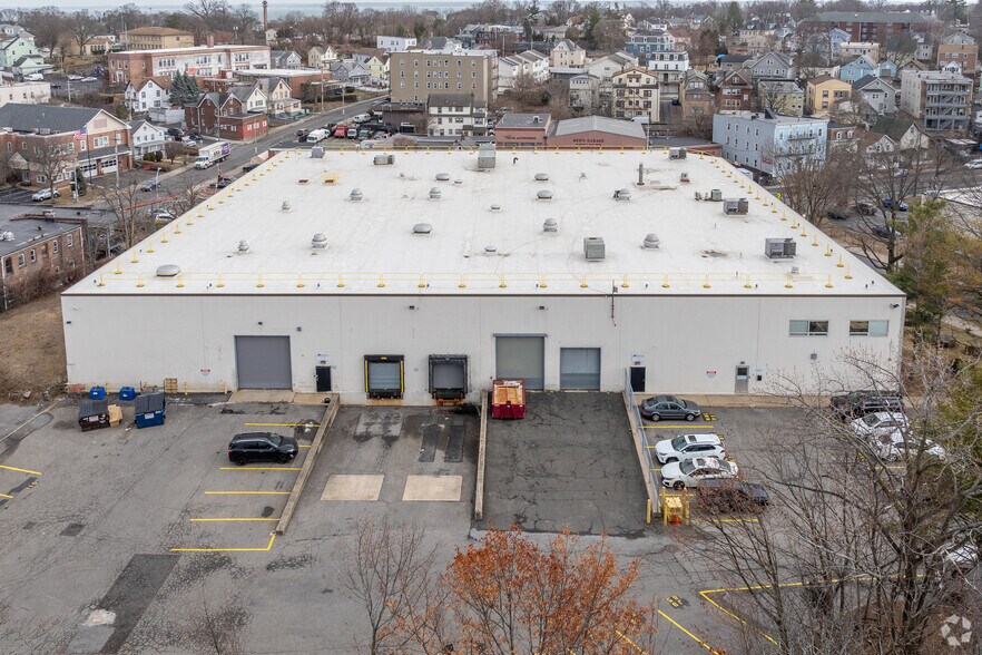 10 Midland Ave, Port Chester, NY à louer - Photo du bâtiment - Image 2 de 6