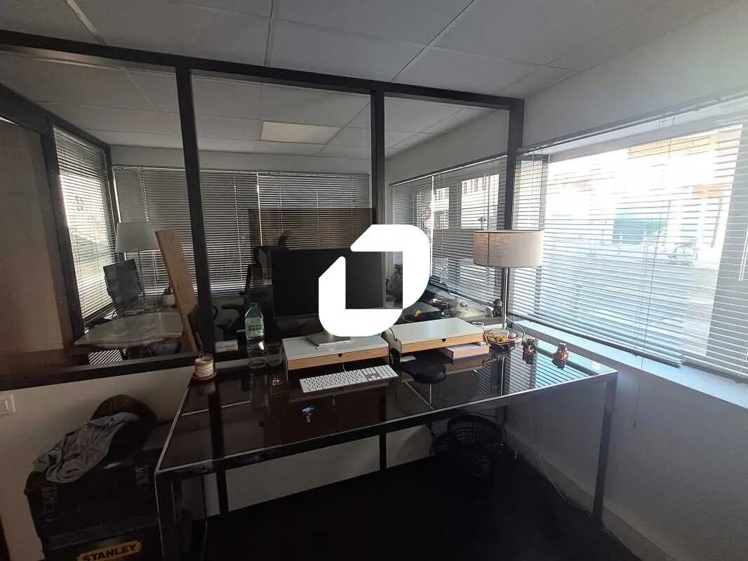 Office in Bordeaux for lease Interior Photo- Image 1 of 7