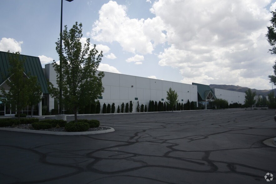 750 Vista Blvd, Sparks, NV à louer - Photo du bâtiment - Image 2 de 6