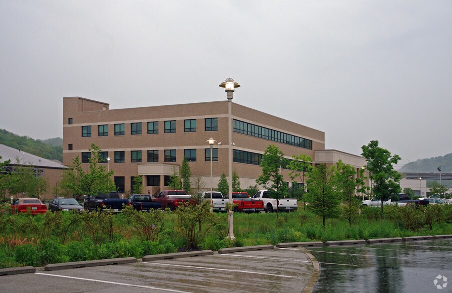 1045 Eaton Dr, Ft Wright, KY à louer - Photo du bâtiment - Image 2 de 3